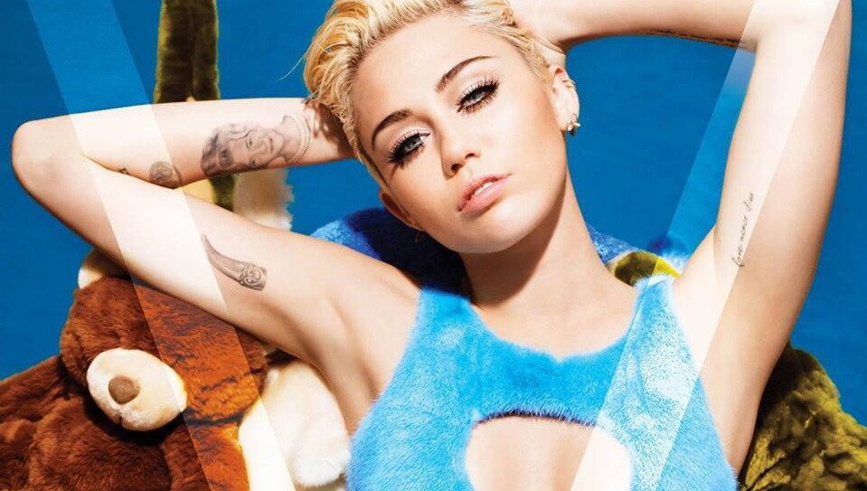 Miley Cyrus a pozat nud pentru Karl Lagerfeld! FOTO