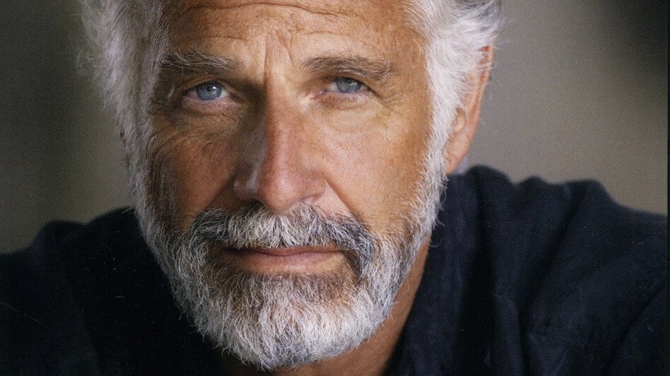 Adevarul despre "Cel mai interesant barbat din lume". Cine este Jonathan Goldsmith? VIDEO