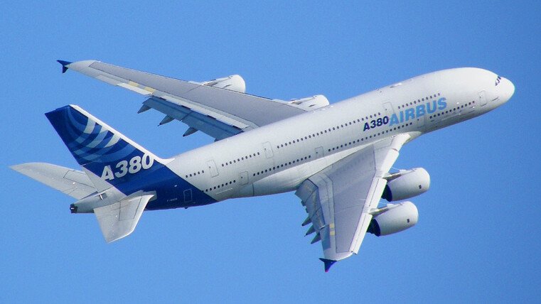 Cum este asamblat cel mai mare avion din lume! VIDEO