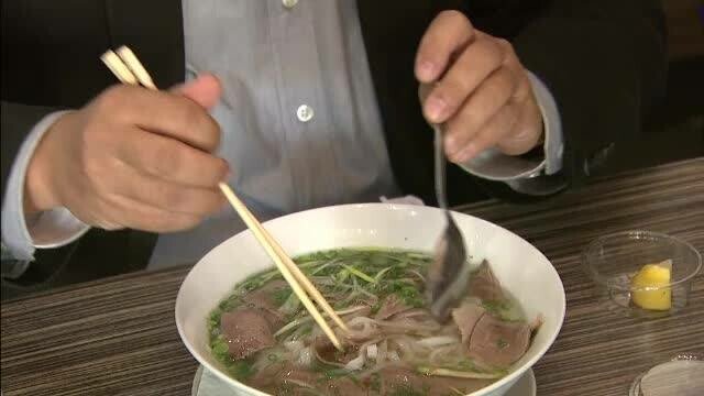 Ai auzit de supa "FĂ"? Cum ii conving vietnamezii pe romani sa o incerce: VIDEO