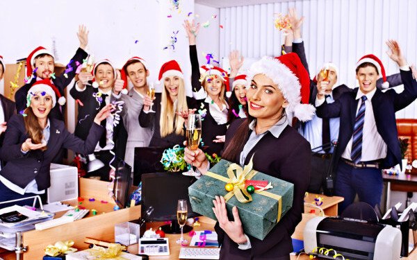 Cele mai frumoase cadouri de Craciun pentru prietenii corporatisti. Ce avantaje aveti daca le luati cu cardul