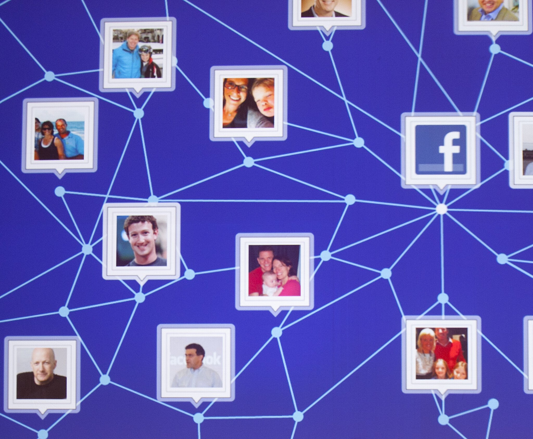 Informatiile care nu trebuie publicate niciodata pe Facebook