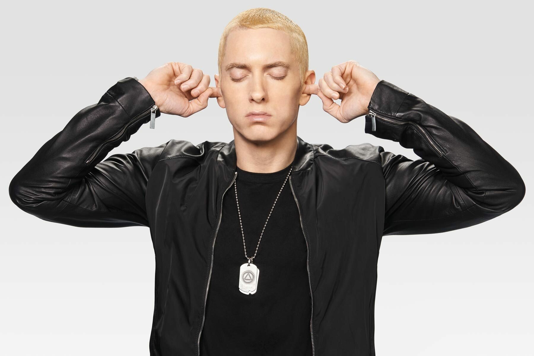 Eminem este acuzat de plagiat: Diferentele dintre hitul lui Eminem si piesa trupei din Chicago! VIDEO