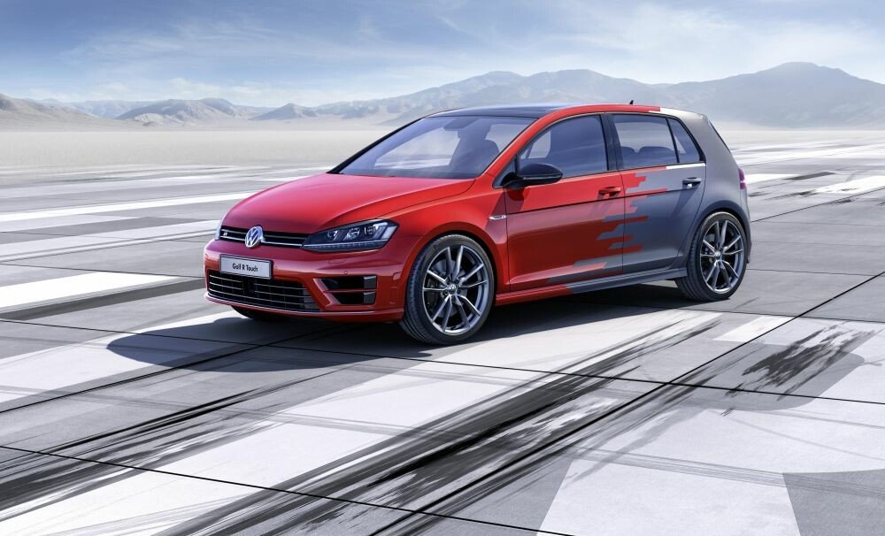 A aparut un nou Volkswagen Golf! Prima masina cu functii 3D: FOTO