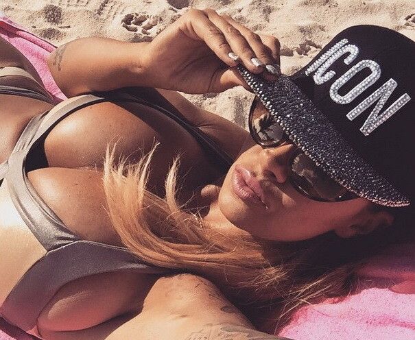 Cum arata regina fitness-ului din Marea Britanie in costum de baie: FOTO