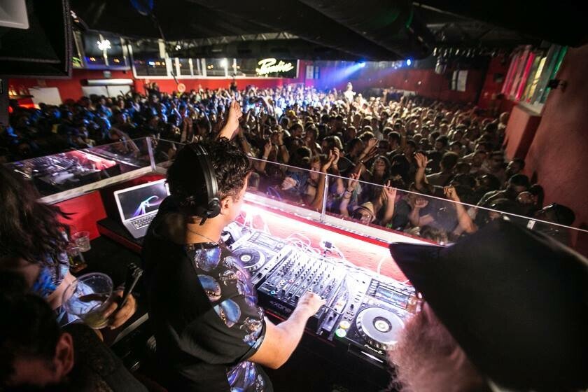 Un mega party cu Richy Ahmed si cel mai nou film cu Johnny Depp! Unde iesim in weekend: