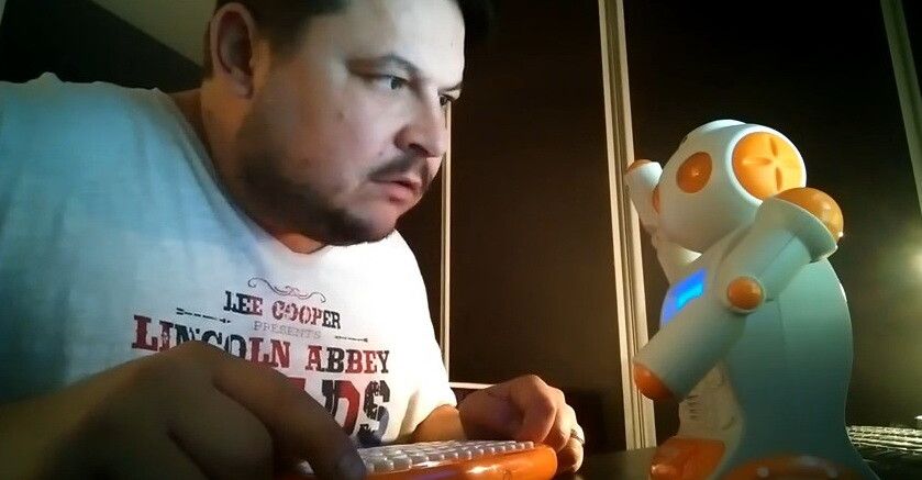 Concurs de cultura generala: Cum se cearta Bobonete cu robotul! VIDEO