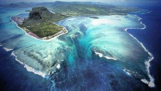 O minune descoperita in Oceanul Indian: Cum arata cascada subacvatica descoperita in apropiere de Madagascar: FOTO: