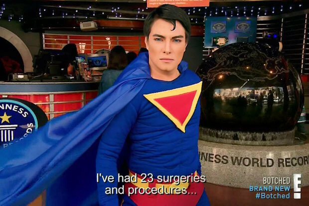 Si-a facut 23 de operatii ca sa arate ca Superman! Cum vrea sa ajunga sa aiba "abdomen de otel"