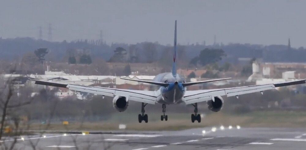 Aeroportul pe care nu vei vrea niciodata sa mergi! Si pilotii se tem sa aterizeze aici! Ce se intampla in ultimele secunde