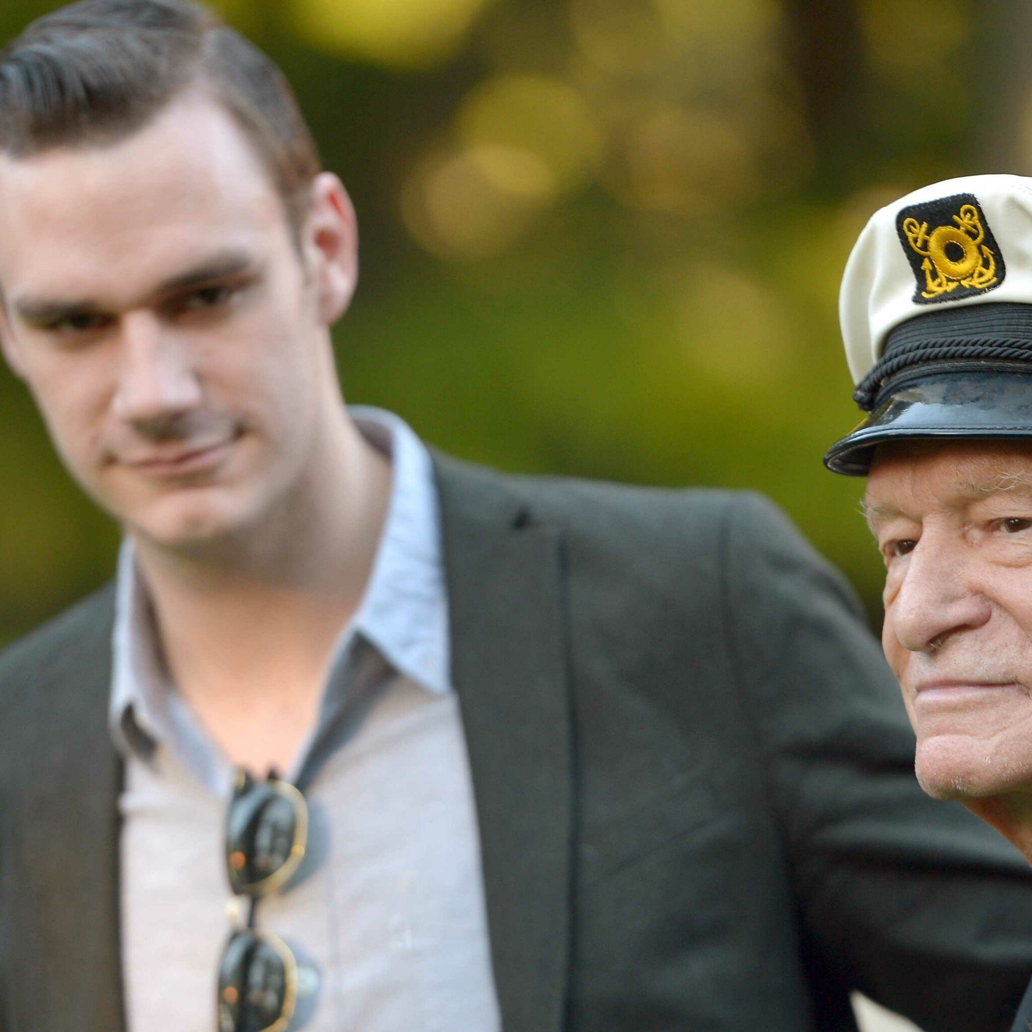 "Mecca a orgiilor" Fiul cel mai mic al lui Hugh Hefner povesteste despre copilaria sa in vila Playboy! VIDEO