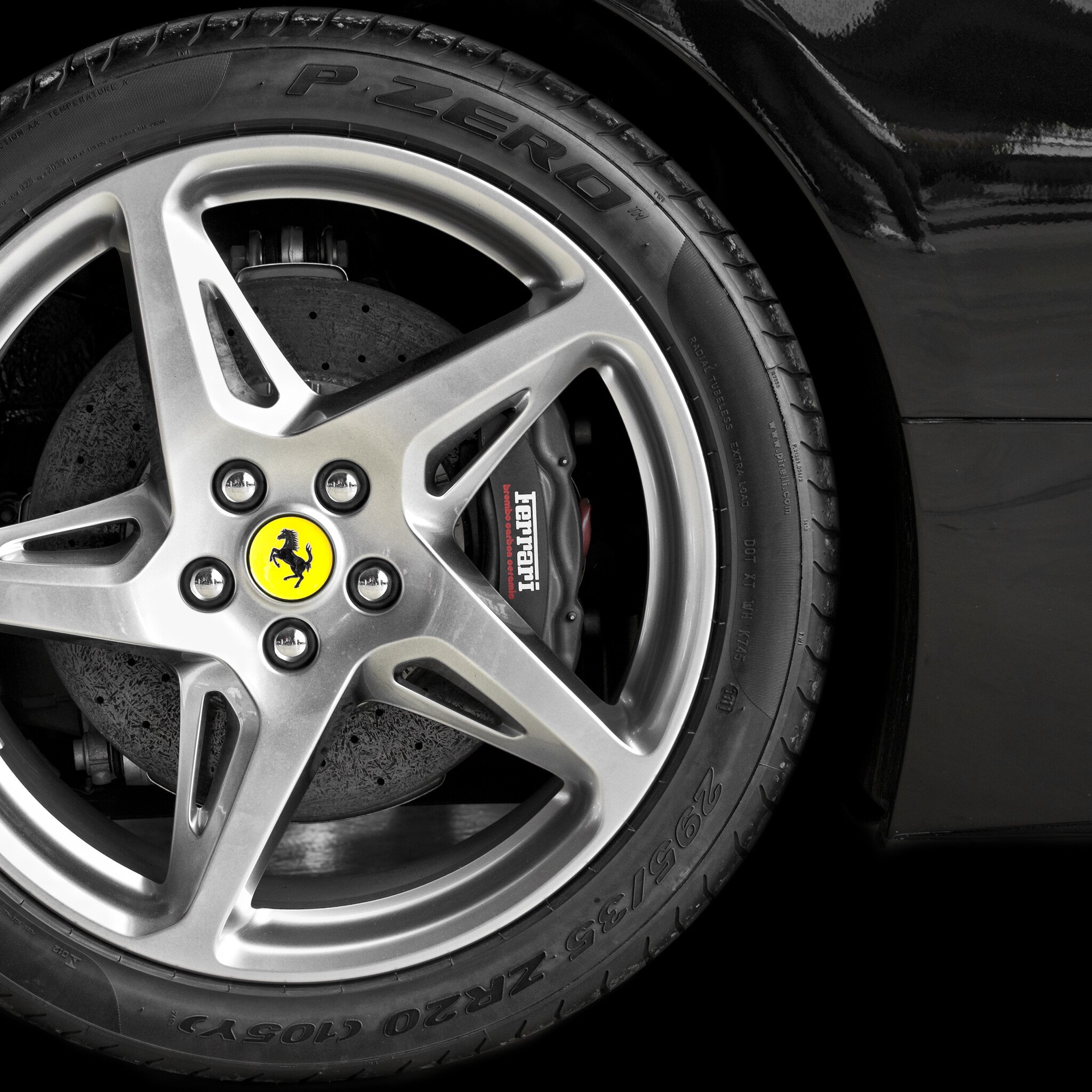(P) Pirelli iti inlocuieste o anvelopa in cazul unei pene
