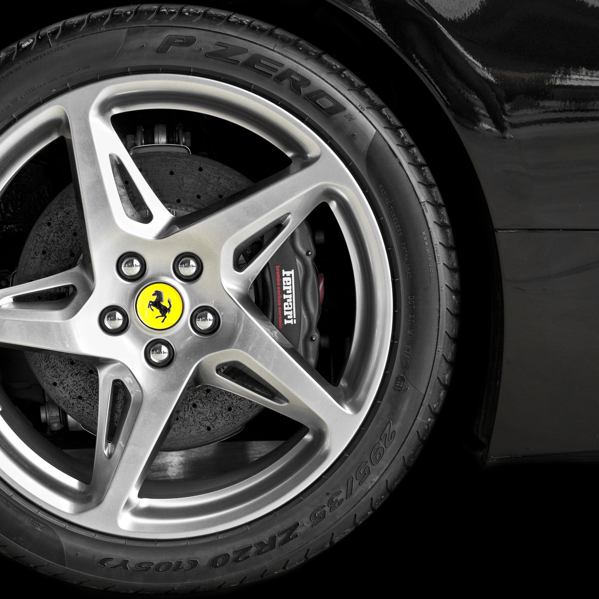 (P) Pirelli iti inlocuieste o anvelopa in cazul unei pene