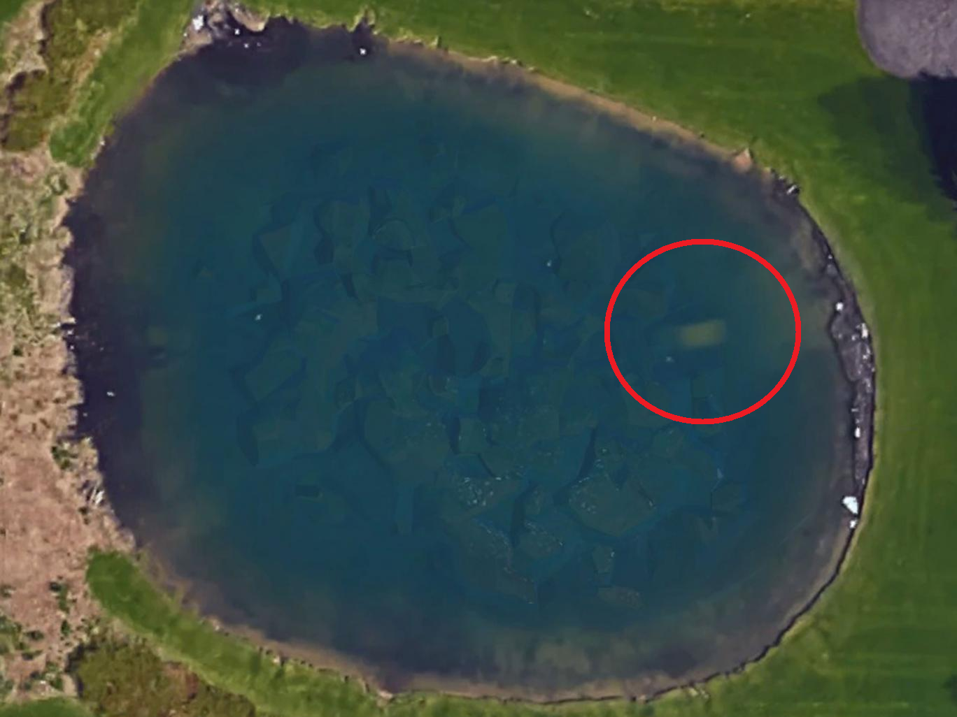 Descoperirea cutremuratoare pe fundul unui lac. Ce se afla in imaginea din Google Maps