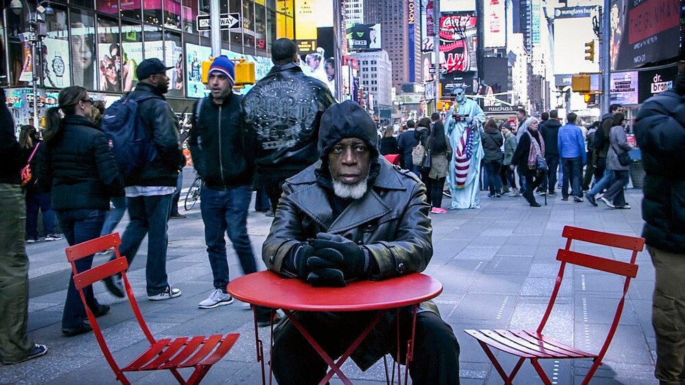 Get busy living or get busy dying. Cum vede un barbat societatea moderna dupa 44 de ani petrecuti la inchisoare. Documentar