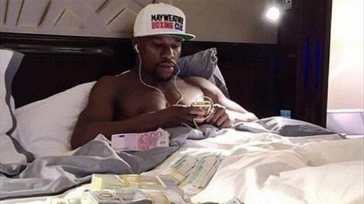 Cum isi cheltuie Mayweather milioanele dupa retragere! Pugilistul arunca banii pe bijuterii, masini si petreceri