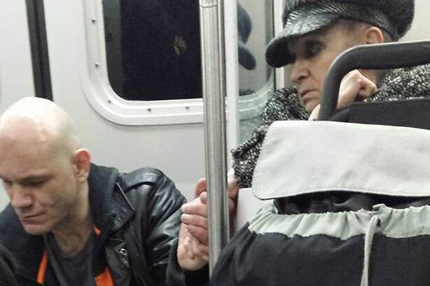 Faith in humanity: restored. O batranica le-a dat calatorilor dintr-un metrou o lectie, atunci cand a vazut un barbat cu probleme