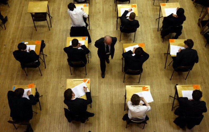 Tara in care doi studenti risca inchisoarea pentru ca au incercat sa "pacaleasca" un examen. Ce au vrut sa faca