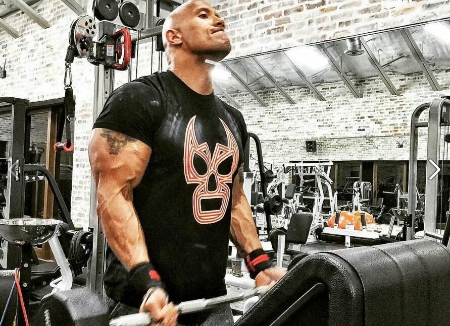 Un barbat normal a inceput sa manance si sa se antreneze ca The Rock! Ce s-a intampla dupa 22 de zile