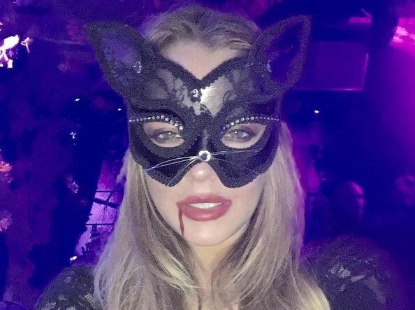 Cuplu neasteptat in showbiz! Ea este cu 7 ani mai mare decat el! Cum s-au cunoscut