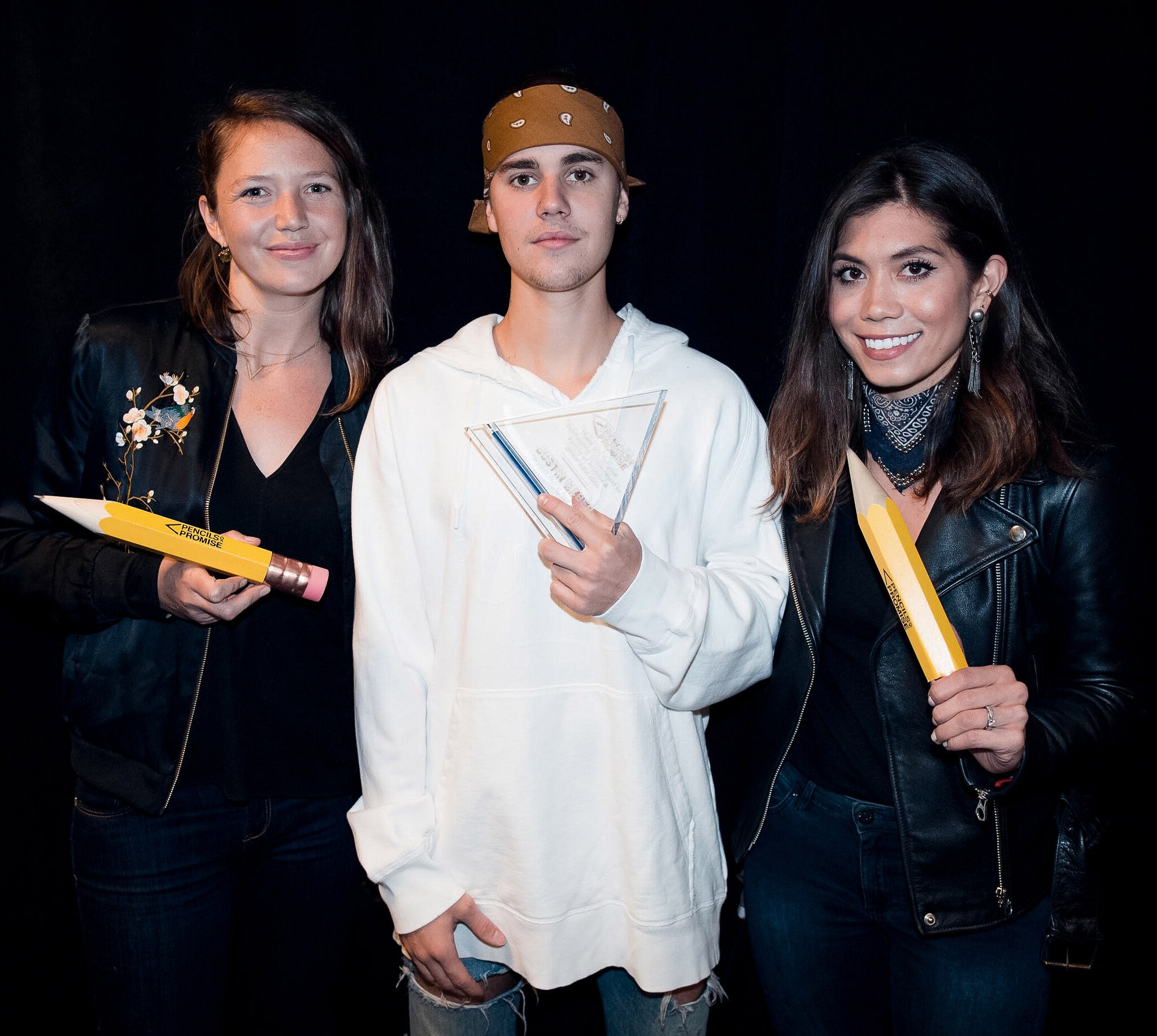 Justin Bieber si-a socat fanii: "OMG, te-ai tatuat pe fata!" Ce si-a desenat sub ochi
