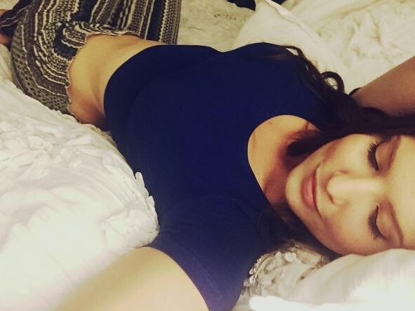 Aceasta femeie fatala iti spune toate secretele! 10 moduri prin care poti sa faci o femeie sa te vrea