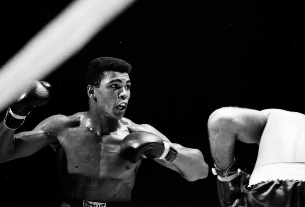 Nepotul lui Muhammad Ali nu seamana deloc cu legenda din box! Tocmai a semnat un contract cu o agentie de modeling! Cum arata