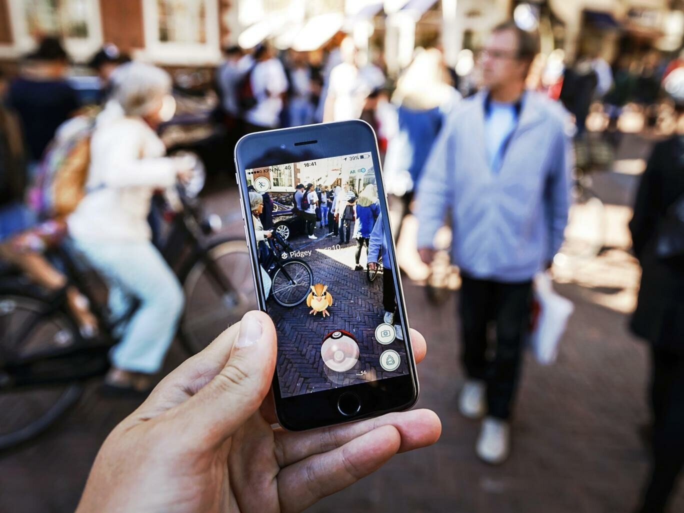 Prima tara care interzice jocul Pokemon Go