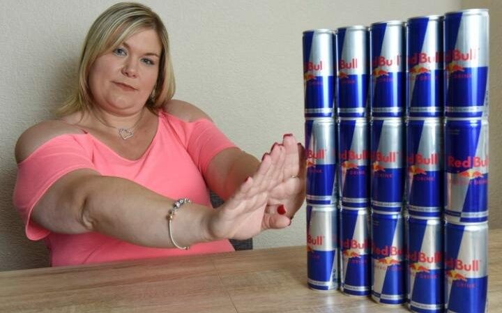 Femeia care a baut 20.000 de doze de energizant in 11 ani. Cati bani a cheltuit pentru viciul sau: "Am incercat sa ma opresc, dar n-am putut"