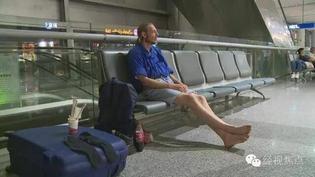 A mers 4.500 de kilometri si apoi a asteptat 10 zile in aeroport o femeie! Ce s-a intamplat in ultima zi