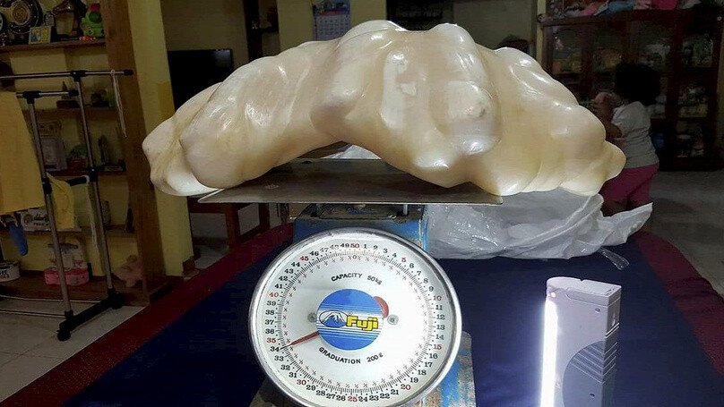 A gasit o perla in ocean si a tinut-o timp de 10 ani sub pat pentru "noroc". Cati bani poate primi acum un simplu pescar din Filipine
