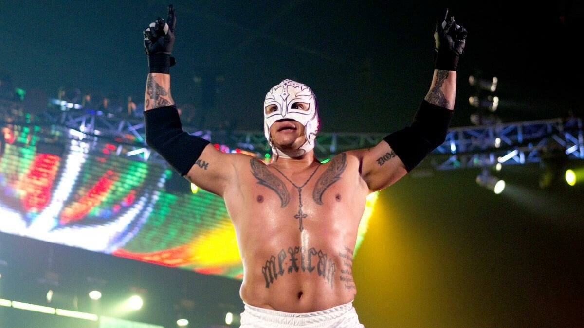 Il mai tineti minte pe micutul Rey Mysterio? Nu mai arata deloc asa! Cum s-a transformat in doar cateva luni