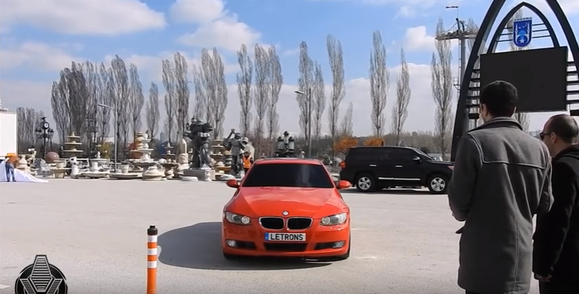 Optimus Prime in varianta cat se poate de reala. Fabulos: ce se intampla cu acest BMW cand apesi pe un buton