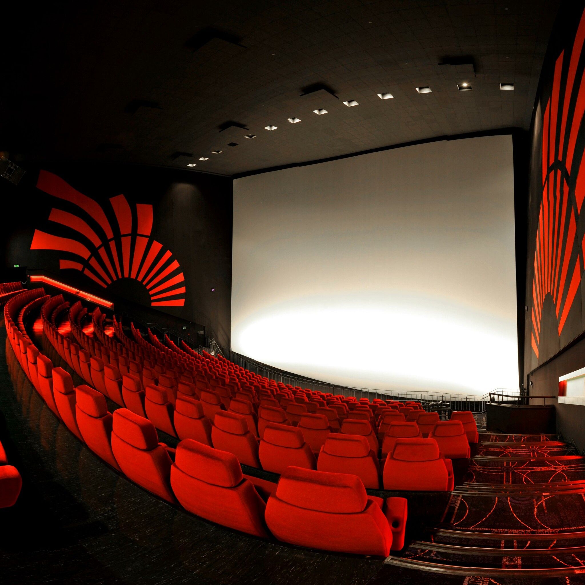 IMAX extinde parteneriatul cu Warner Bros. adaugand 12 noi filme