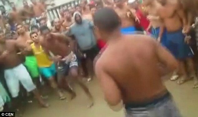 Imagini incredibile dintr-o inchisoare din Brazilia! Batai organizate intre detinuti: "Se termina lupta doar cand unul dintre cei doi e inconstient!"