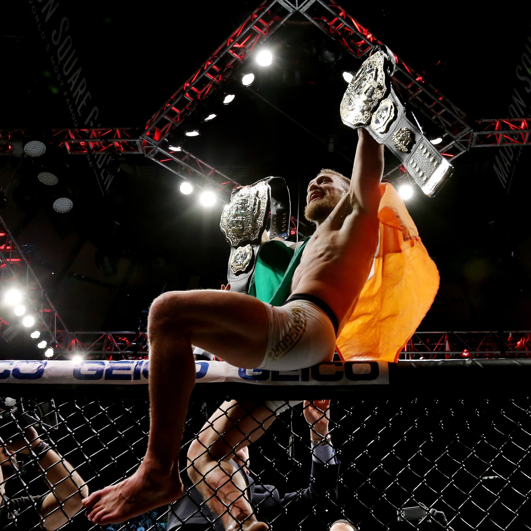 McGregor castiga un MUNTE DE BANI dupa victoria cu Alvarez! Cat bani a primit pentru ultimii 5 pumni