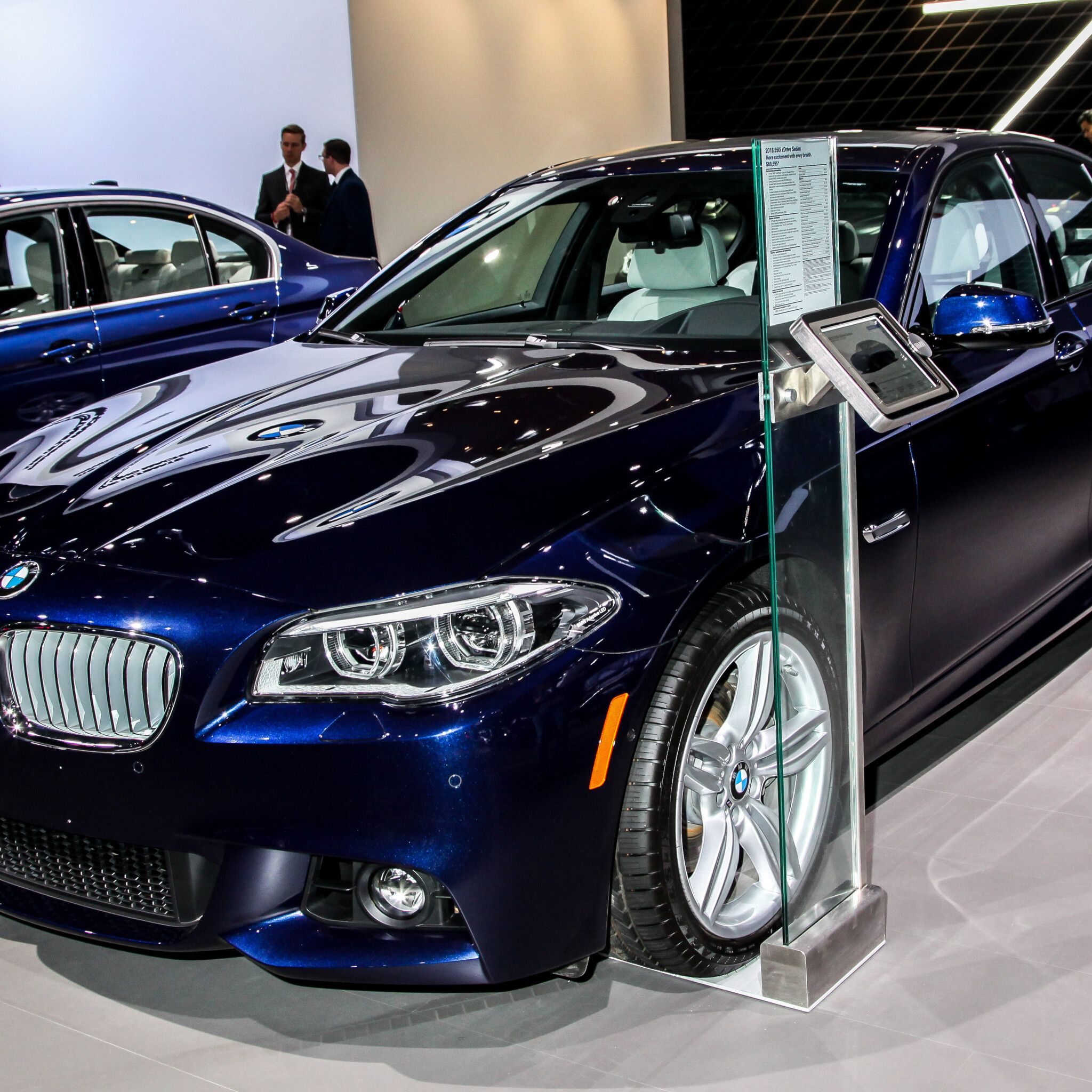 Hotul unui BMW a fost blocat in masina de catre companie pana la venirea politiei