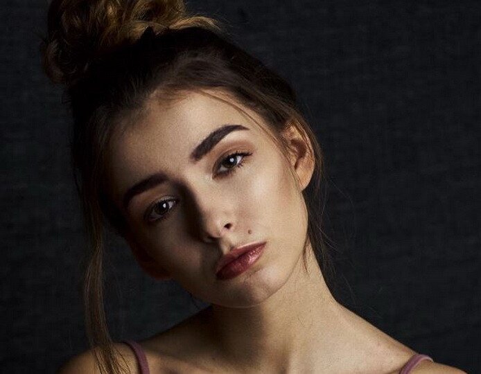 Aceasta este cea mai populara femeie de pe Tinder! Este incredibil cati barbati au incercat sa o cucereasca