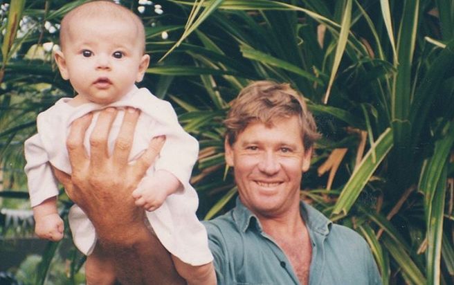 Cum arata fiica faimosului Steve Irwin, Vanatorul de Crocodili, la 18 ani. Pasiunea ei nu e greu de ghicit :)