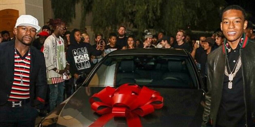 Cadoul facut de Floyd Mayweather fiului sau, de "Sweet Sixteen". A costat "doar" 50.000 de dolari. FOTO