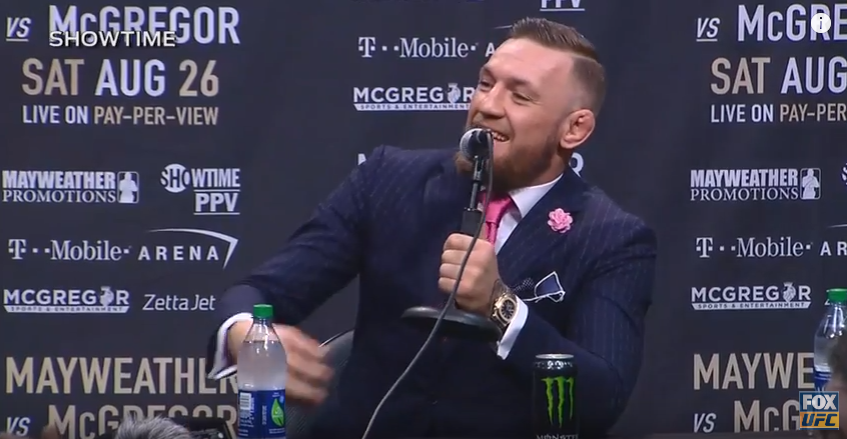 Costumul cu mesaj obscen purtat de McGregor a ajuns la vanzare. Cat costa