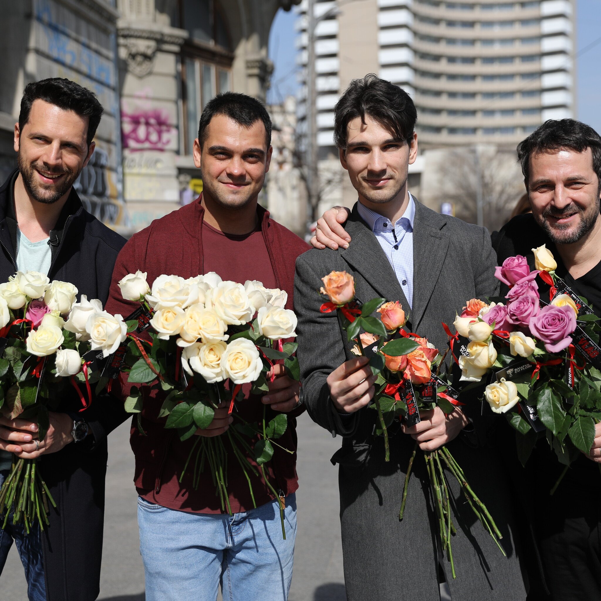 Actorii serialului VLAD au împărțit flori de 8 martie