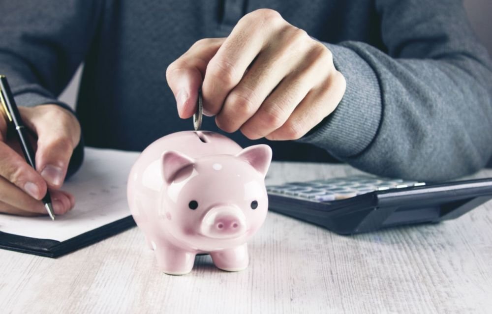Cum să faci economii: 3 trucuri care te pot ajuta să pui bani deoparte