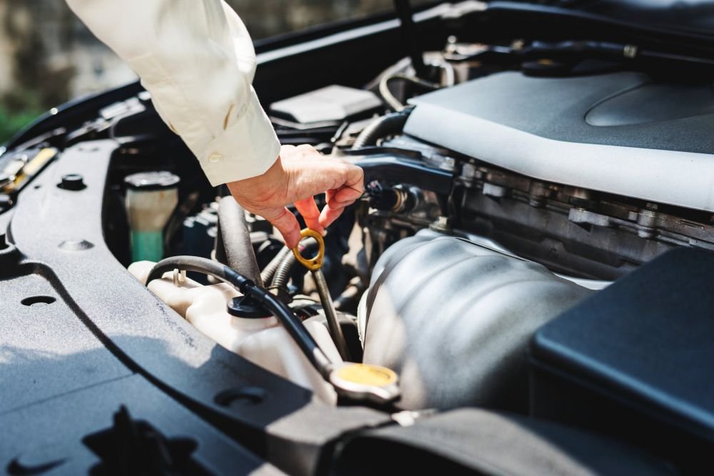 (P) 5 avantaje pe care le ai când cumperi piese auto de la dezmembrări