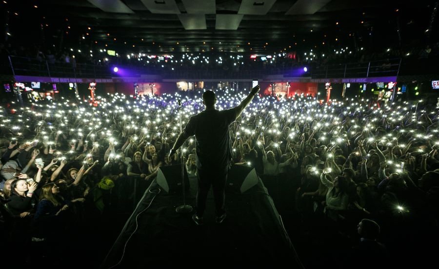 Când se vor putea organiza concerte și evenimente de amploare? Ce previziuni fac specialiștii