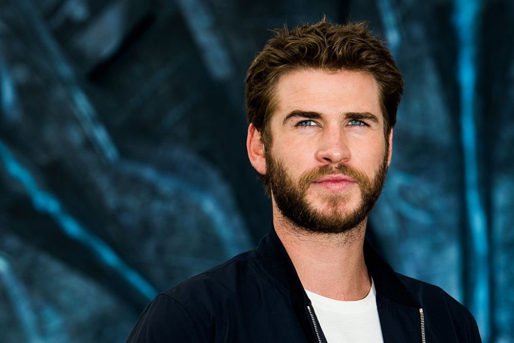 Unul mai sexy decât celălalt. Cum a fost surprins Liam Hemsworth la plajă, la câteva zile după fratele său
