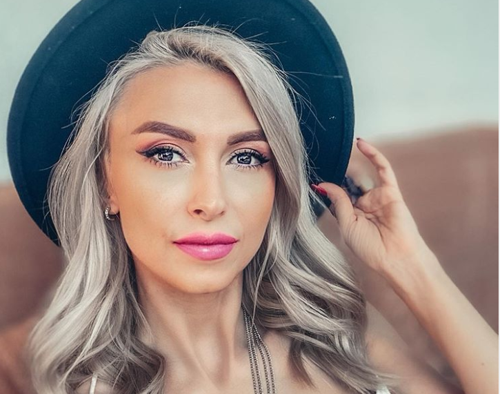 Andreea Bălan, apariție de invidiat într-o rochie pe jumătate transparentă. Cum arată cântăreața