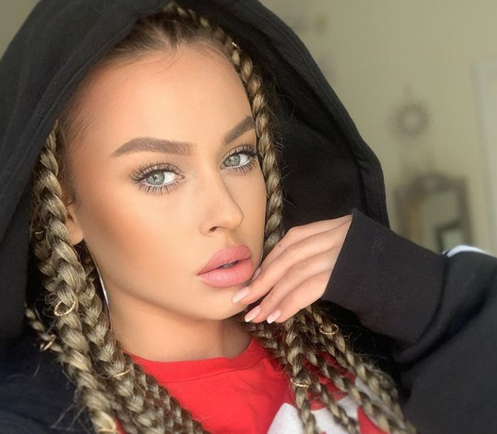 Misha, într-un costum de baie aproape invizibil. Imaginea cu care cântăreața a făcut senzație pe Instagram