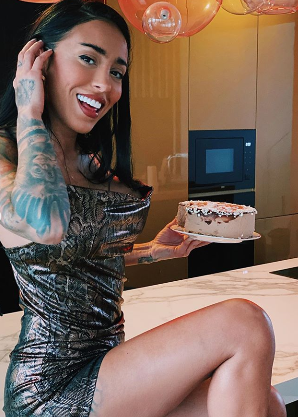 Ruby a aprins imaginația fanilor cu aceste fotografii. Cum arată cântăreața într-un costum de baie extrem de sexy