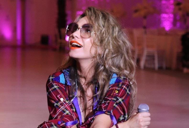 Anna Lesko, imagini incendiare din intimitatea casei. Cum s-a fotografiat cântăreața